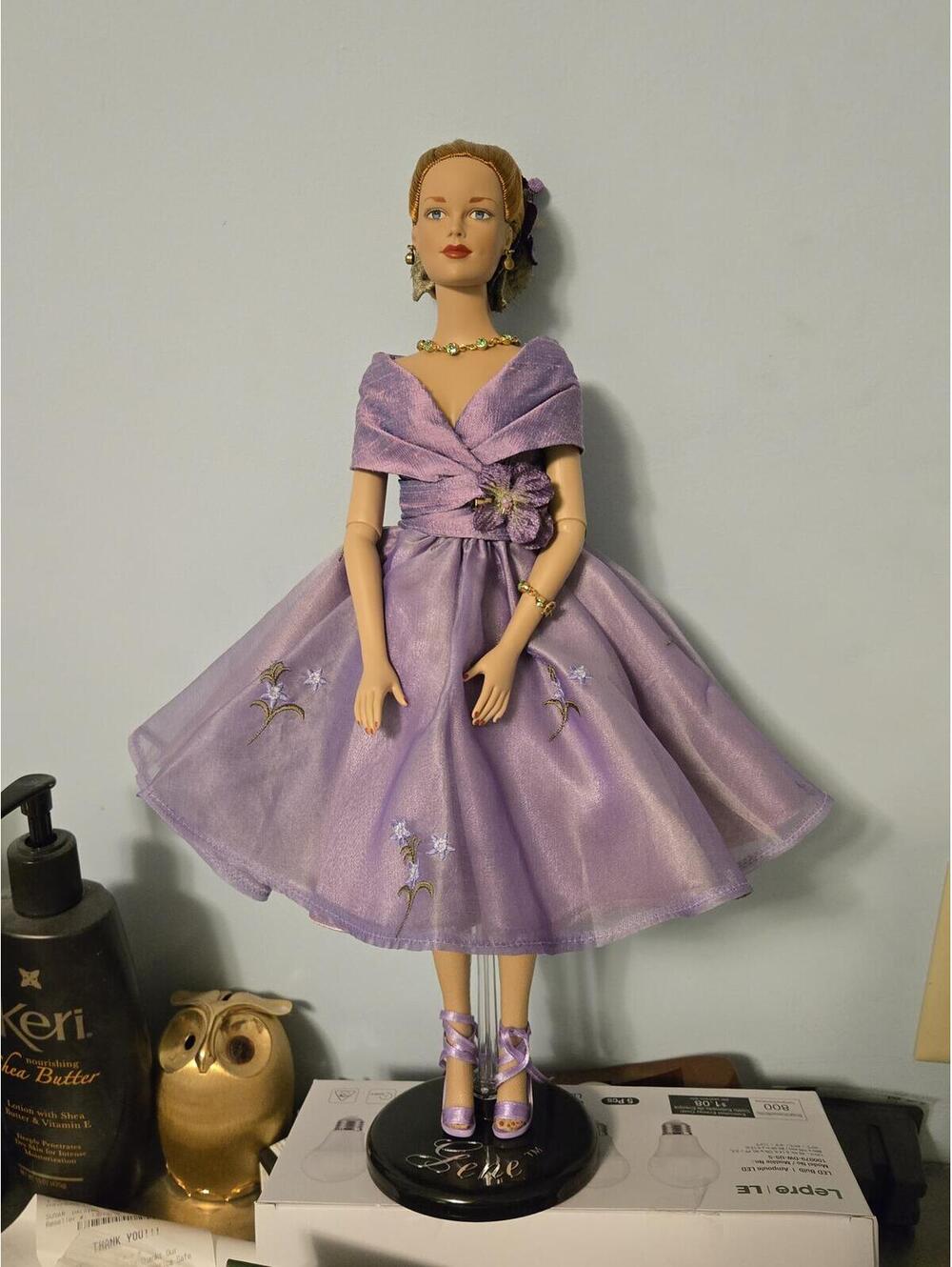 Tonner Basically Brenda Starr Doll + Lilac Headliner, mint no box or stand